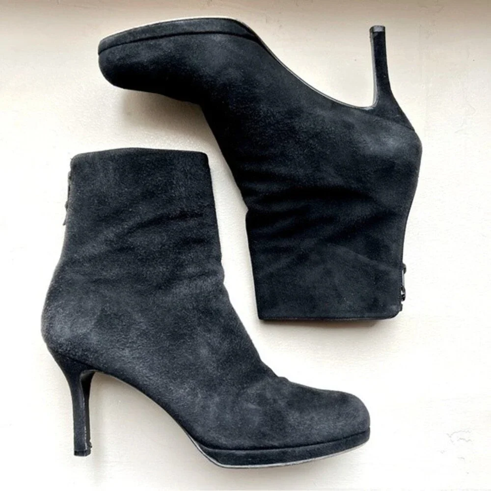 Stuart Weitzman‎ Black Suede Chic Heeled Ankle Boots Booties Back Zip Women 9.5